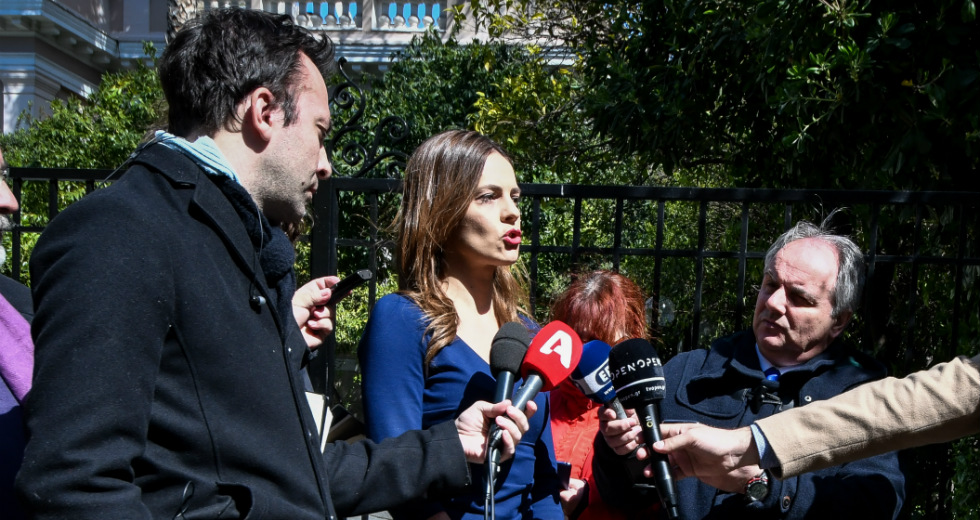 Δέσμευση πρωθυπουργού για συντάξεις χηρείας και 120 δόσεις