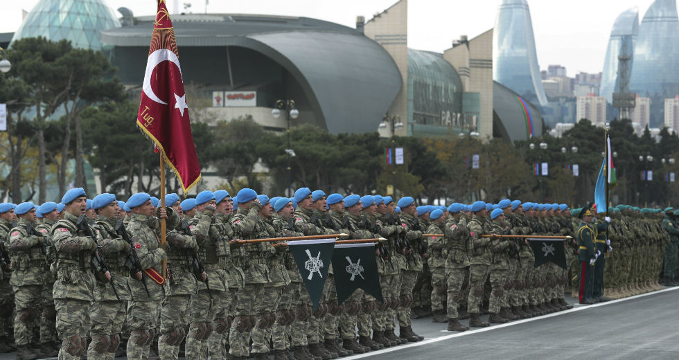 Ερντογάν-Αλίγεφ γιόρτασαν με στρατιωτική παρέλαση τη συμφωνία για το Ναγκόρνο Καραμπάχ