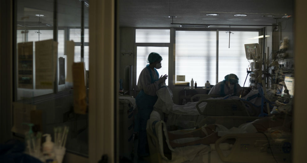 Οδοιπορικό σε αυτοσχέδιο νοσοκομείο της Ισπανίας για κορονοϊό