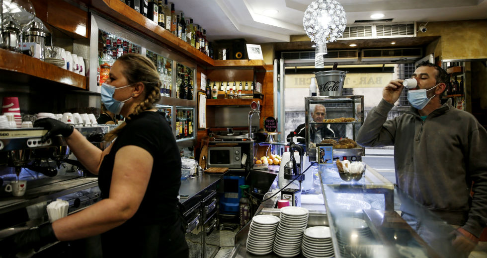 Μια «όμορφη μέρα» στην Ιταλία, άνοιξαν πάλι καταστήματα, εστιατόρια και καφέ