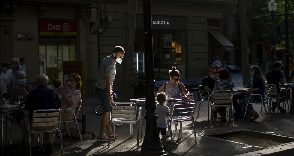 Η Ισπανία «τρέχει» να σώσει την τουριστική σεζόν