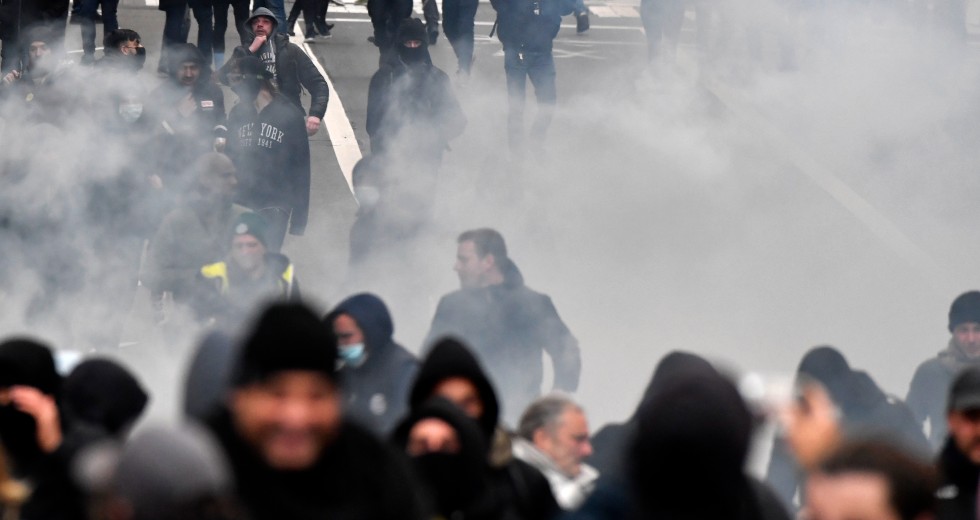 Επεισοδιακή διαδήλωση στο Βέλγιο για περιοριστικά μέτρα και εμβολιασμούς
