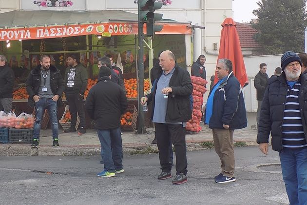 Ξήλωσαν νησίδα κοντά στην Καραμπατζάκη παρουσία του Μπέου