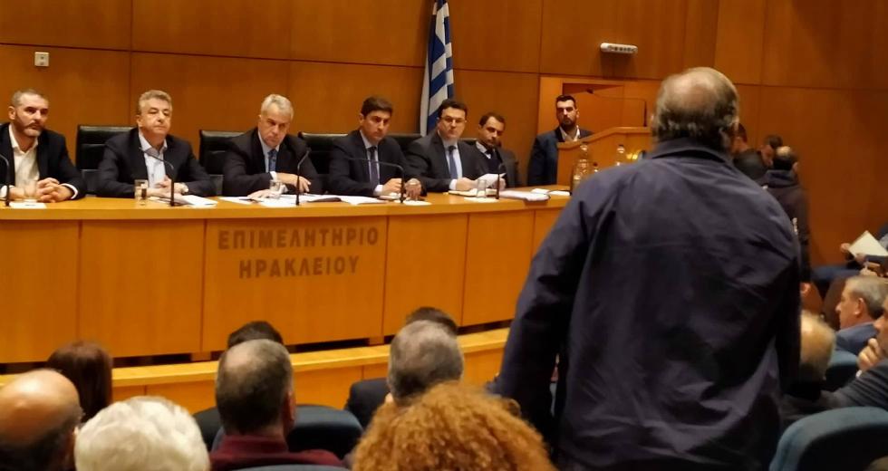 Επεισόδια στο Ηράκλειο κατά τη σύσκεψη για τις αποζημιώσεις των ελαιοπαραγωγών