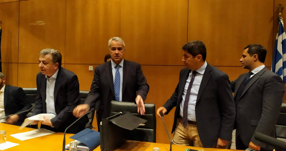 Επεισόδια στο Ηράκλειο κατά τη σύσκεψη για τις αποζημιώσεις των ελαιοπαραγωγών