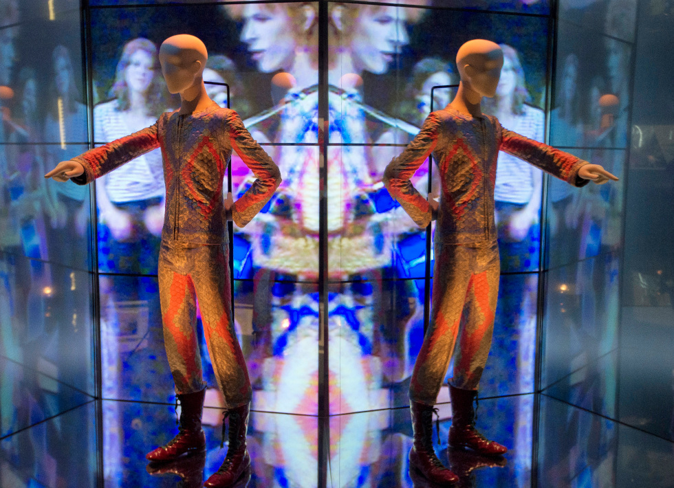 Περισσότερα από 80.000 αντικείμενα του David Bowie βρίσκουν μόνιμη στέγη