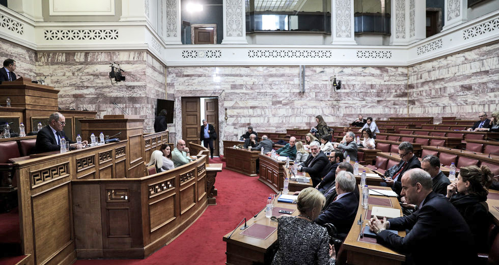 «Παράκαμψη» του Συντάγματος από την Κεραμέως