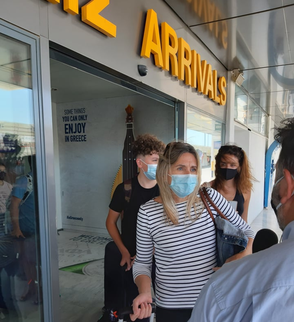 Έφτασαν οι πρώτοι Βρετανοί τουρίστες στην Κρήτη