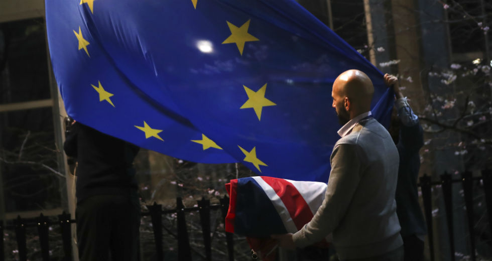 Η αποκαθήλωση της βρετανικής σημαίας