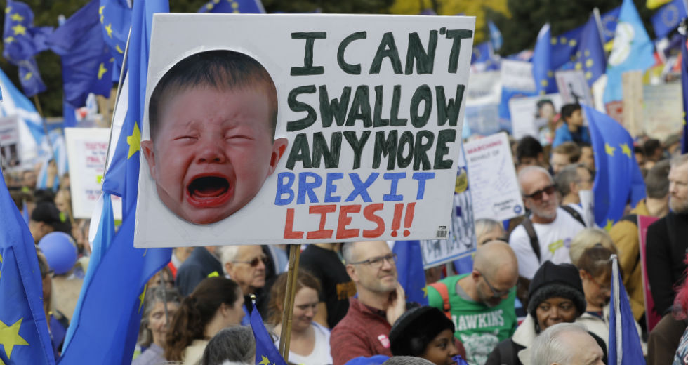 Η βρετανική Βουλή στέλνει το Brexit στις καθυστερήσεις