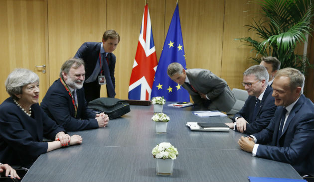 Παζάρια για Brexit και γαλλογερμανική σύμπνοια