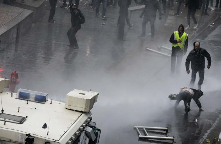 Επεισόδια στις Βρυξέλλες με αφορμή το σύμφωνο μετανάστευσης