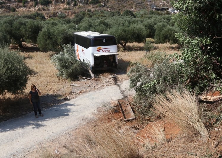 Ένας νεκρός από πτώση λεωφορείου με τουρίστες