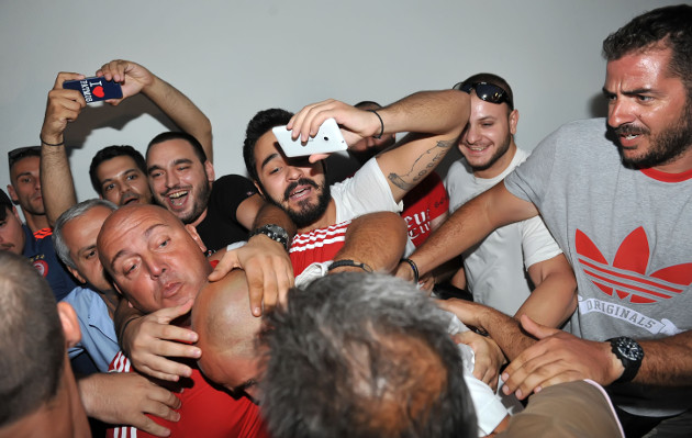 Υπογραφές και αποθέωση για Καμπιάσο
