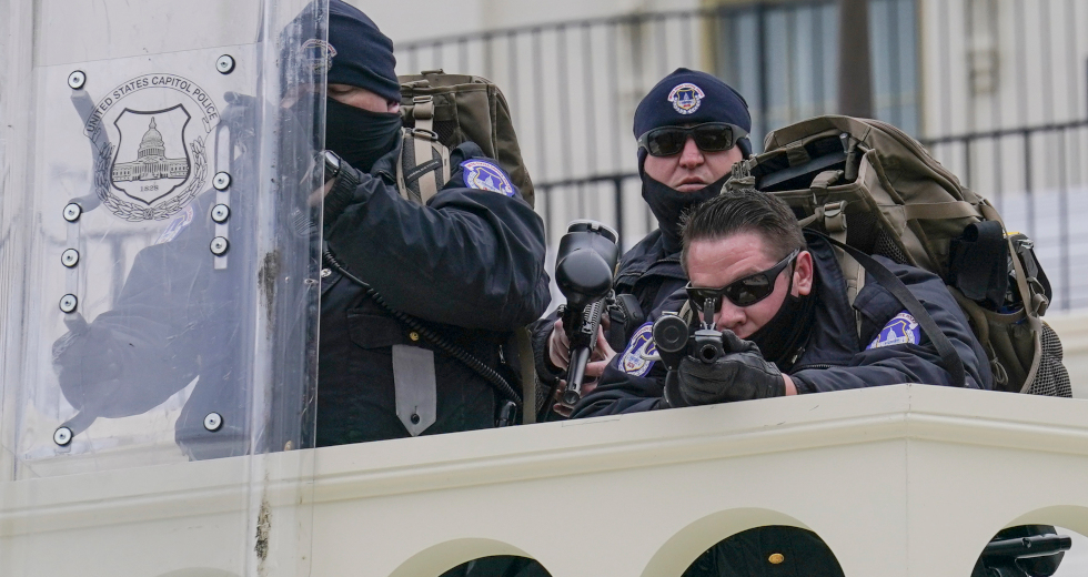 Οι τέσσερις ώρες που σόκαραν τις ΗΠΑ: Τα καρέ της ντροπής [εικόνες+βίντεο]