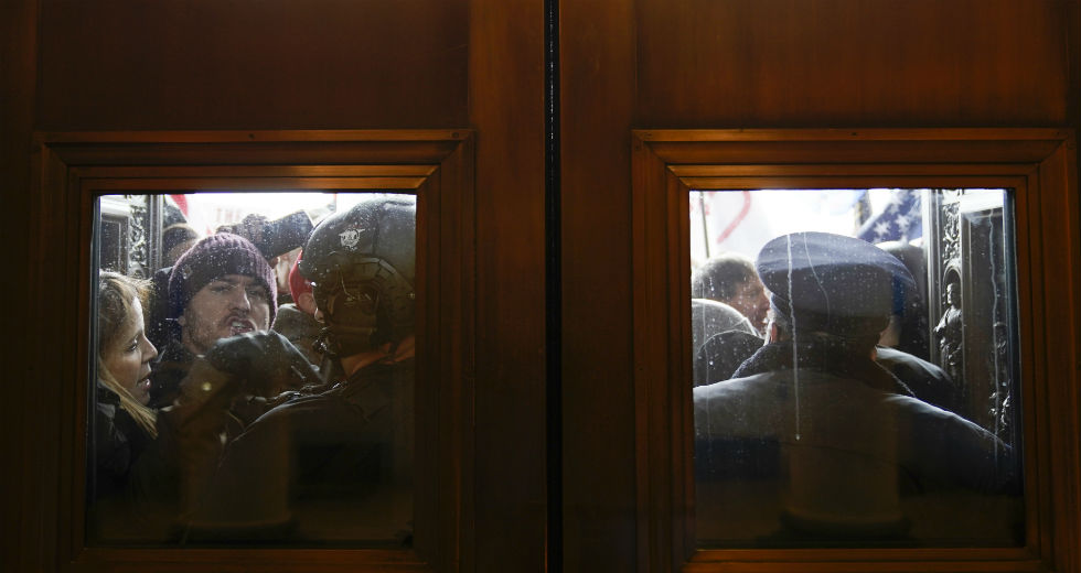 Οι τέσσερις ώρες που σόκαραν τις ΗΠΑ: Τα καρέ της ντροπής [εικόνες+βίντεο]