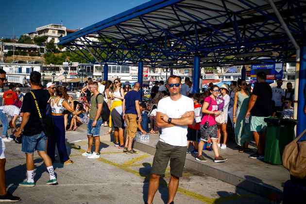 Πρόσκρουση ταχύπλοου στο λιμάνι της Ραφήνας, ασφαλείς οι επιβάτες