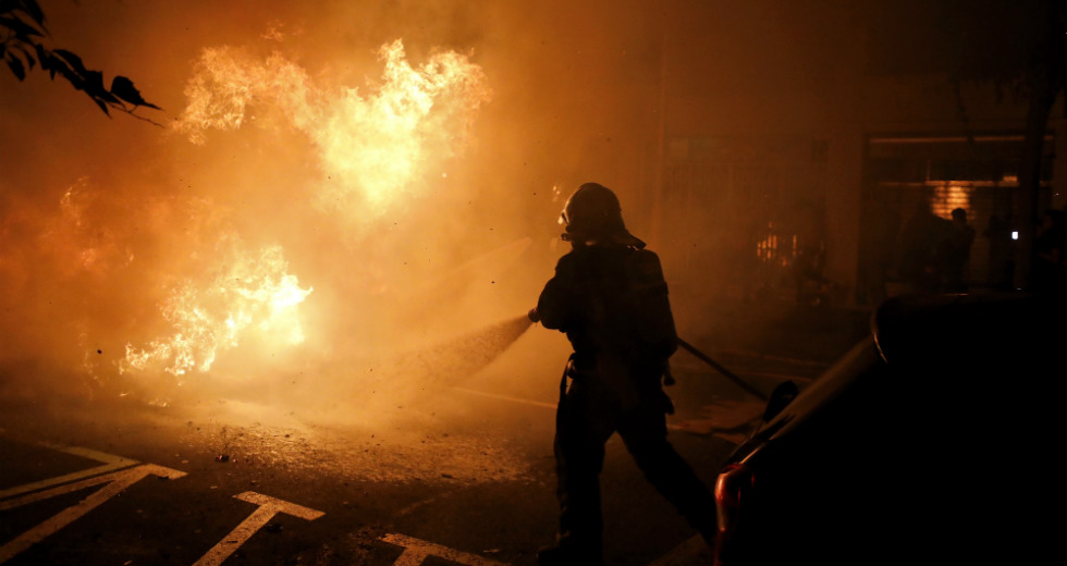 Σφοδρές συγκρούσεις στη Βαρκελώνη, χαμηλοί τόνοι από Σάντσεθ