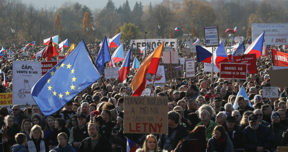 Δήλωσαν «Εδώ» 300.000 πολίτες στην 30ή επέτειο της Βελούδινης Επανάστασης