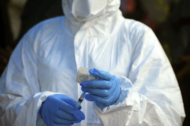 Κομισιόν για Έμπολα: «Πολύ χαμηλός» ο κίνδυνος μόλυνσης στην Ε.Ε.