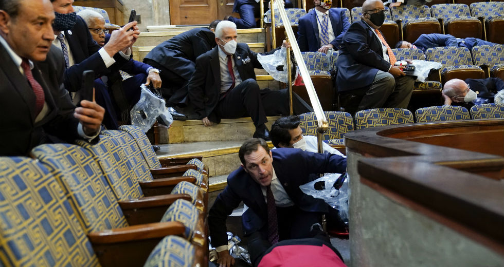 Οι τέσσερις ώρες που σόκαραν τις ΗΠΑ: Τα καρέ της ντροπής [εικόνες+βίντεο]