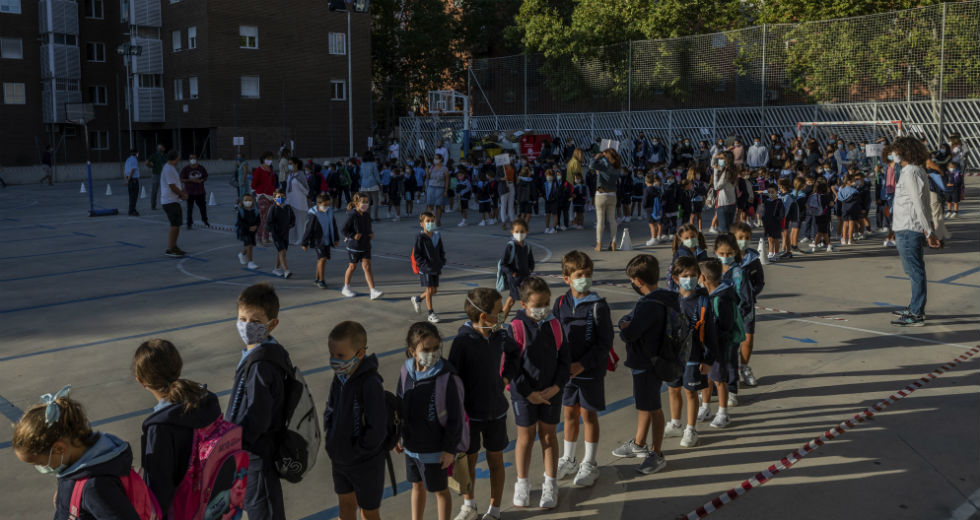 Έσπασε και το φράγμα των 28 εκατομμυρίων κρουσμάτων