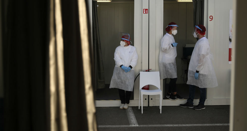 Covid-19: Κρούσματα, μέτρα, πρόστιμα και διαδηλώσεις