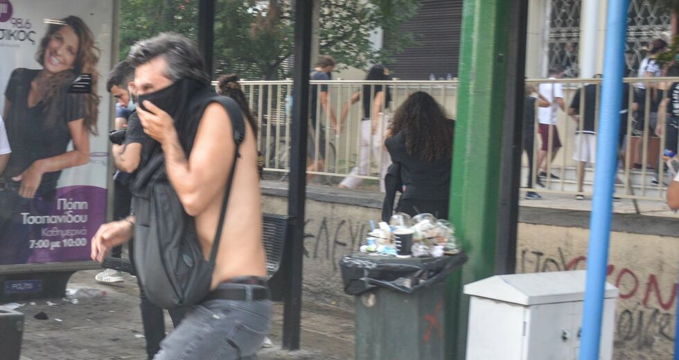 Δεν άντεξε ο Χρυσοχοΐδης τη λαϊκή γιορτή και τη διέλυσε με δακρυγόνα