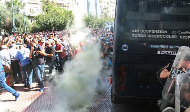 Αψηφούν μνημόνια και καταστολή, απαντούν με αγώνες