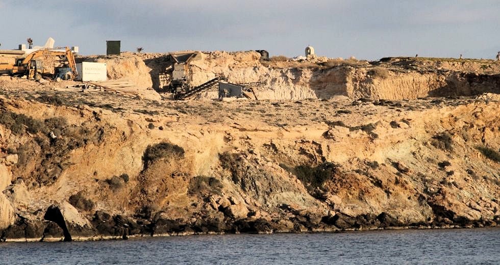 Τα επιχειρηματικά συμφέροντα πολιορκούν τις παραλίες της Ιου