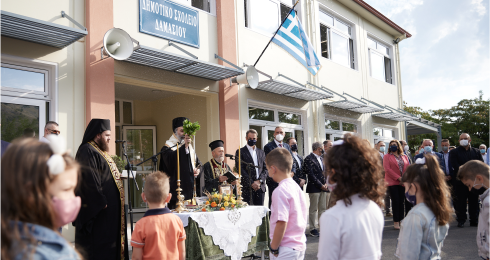 «50 μέτρα μακριά από το νέο σχολείο οι κάτοικοι μένουν επτά μήνες σε κοντέινερ»