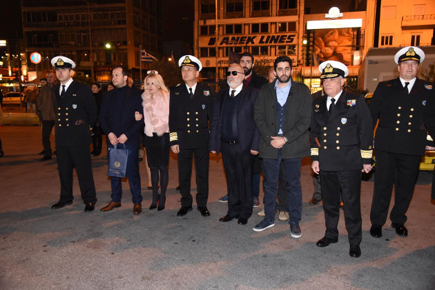 «Ποδαρικό» στο λιμάνι του Πειραιά