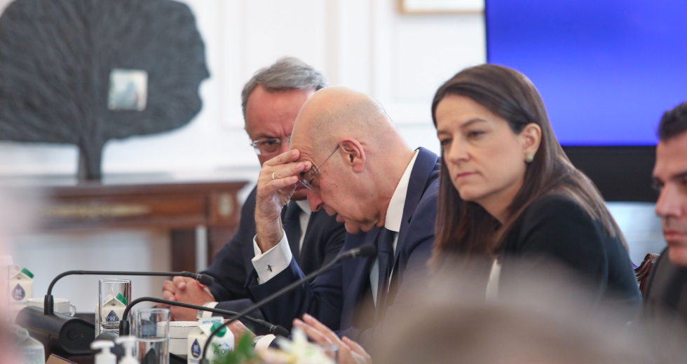 Κλάψτε υπουργοί, κλάψτε με μαύρο δάκρυ