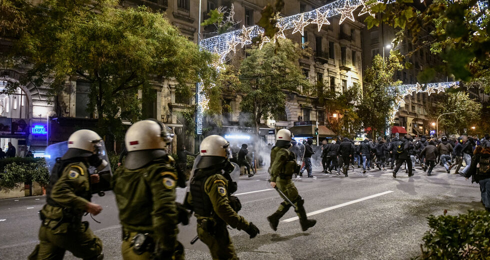 Η επιχείρηση καταστολής δεν σταμάτησε τη μαζική διαδήλωση