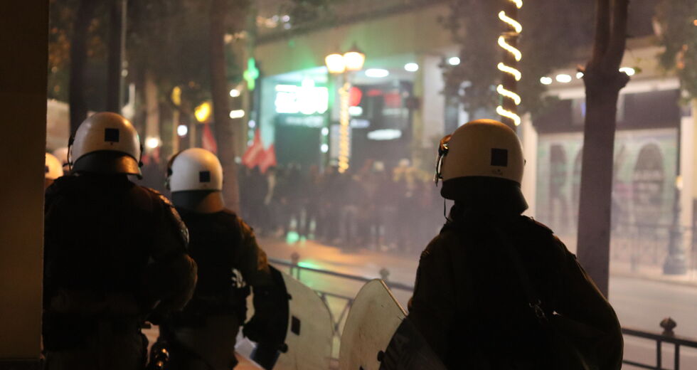 Η επιχείρηση καταστολής δεν σταμάτησε τη μαζική διαδήλωση