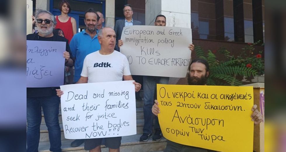 Ζητούν ανάσυρση των σορών από το ναυάγιο της Πύλου
