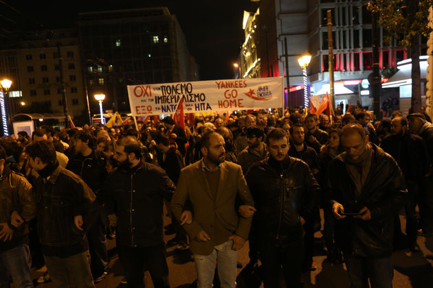 Χιλιάδες διαδηλωτές σε μια έρημη πόλη