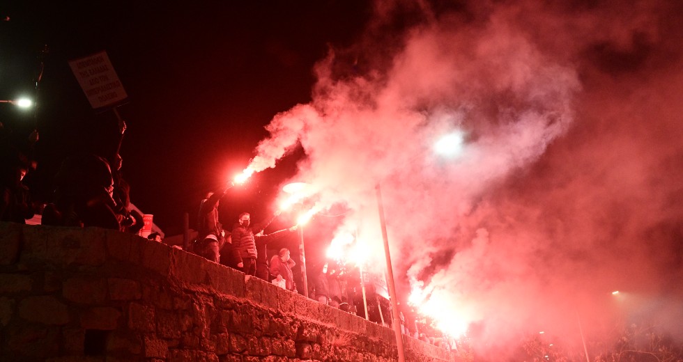 Μαζικό και δυναμικό το αντιπολεμικό συλλαλητήριο στον Πειραιά