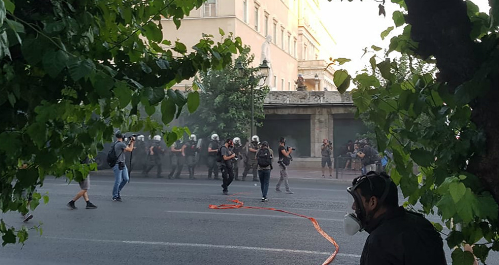 «Οι νόμοι καταργούνται στα πεζοδρόμια»