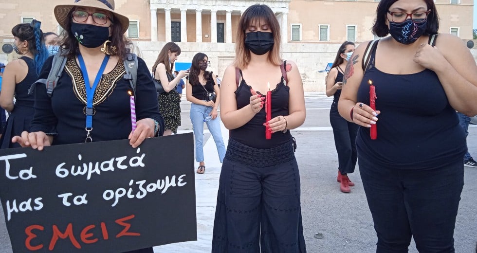 Δυναμικό «όχι» στις γυναικοκτονίες