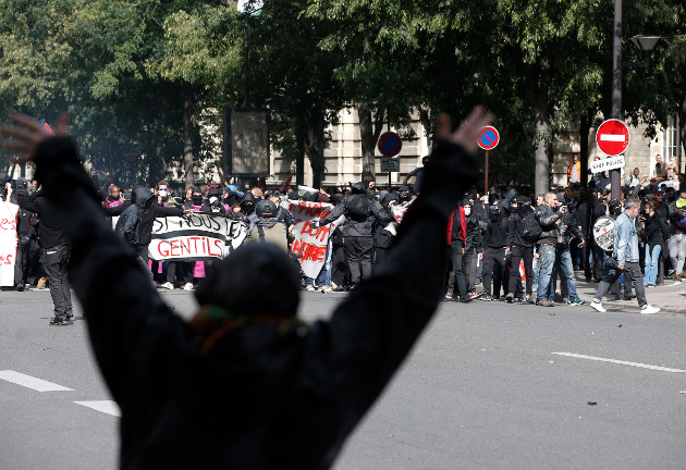 Οι «τεμπέληδες» βγήκαν στους δρόμους κατά του Μακρόν