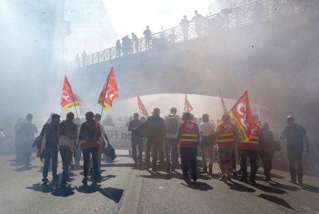 Οι «τεμπέληδες» βγήκαν στους δρόμους κατά του Μακρόν