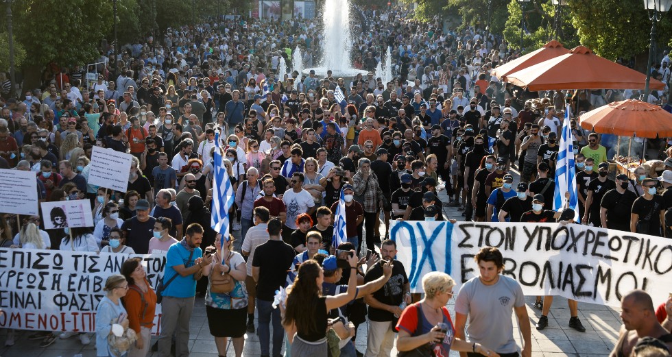 Επεισοδιακή συγκέντρωση αντιεμβολιαστών στην Αθήνα