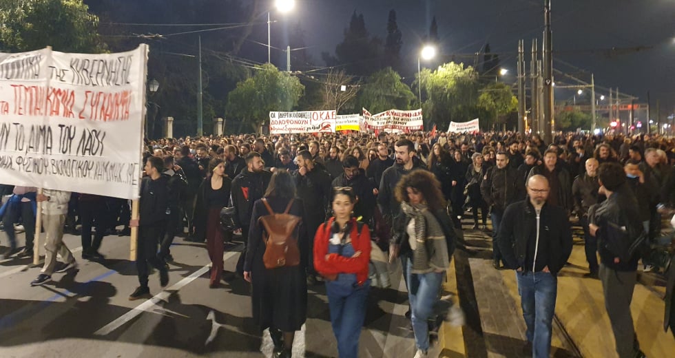 Με χημικά πήγαν να σταματήσουν τη μαζική διαμαρτυρία για το έγκλημα στα Τέμπη