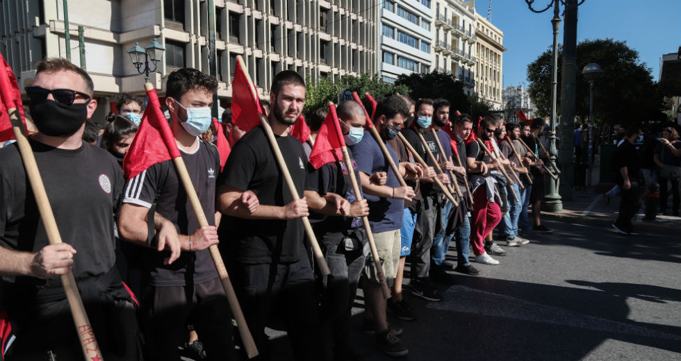 Γιατροί και εκπαιδευτικοί στην 24ωρη απεργία της ΑΔΕΔΥ