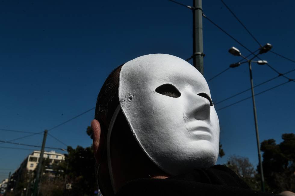 Πανκαλλιτεχνική πορεία από το υπ. Πολιτισμού στο Εργασίας για συλλογικές συμβάσεις