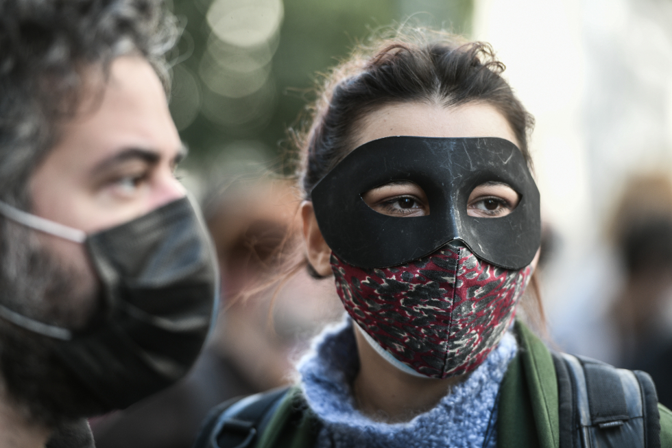 Πανκαλλιτεχνική πορεία από το υπ. Πολιτισμού στο Εργασίας για συλλογικές συμβάσεις