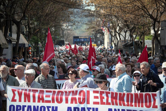 Στους δρόμους και πάλι τα περήφανα γηρατειά