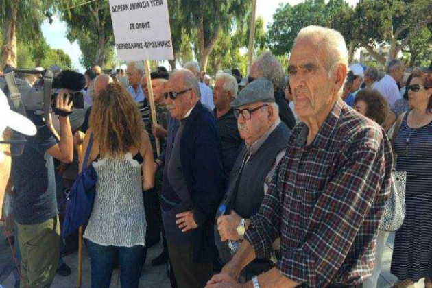 Στους δρόμους συνταξιούχοι και υγειονομικοί