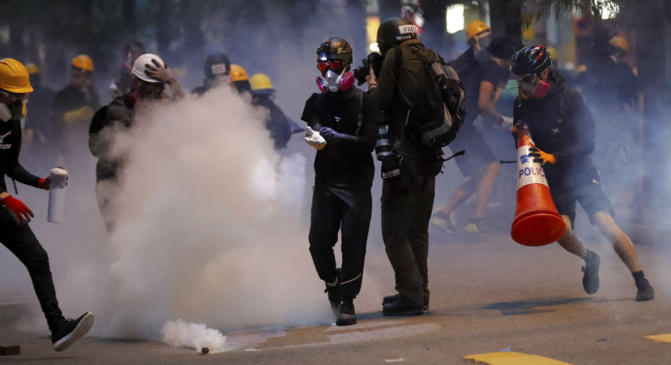Δακρυγόνα κατά διαδηλωτών στην 10η βδομάδα κινητοποιήσεων στο Χονγκ Κονγκ
